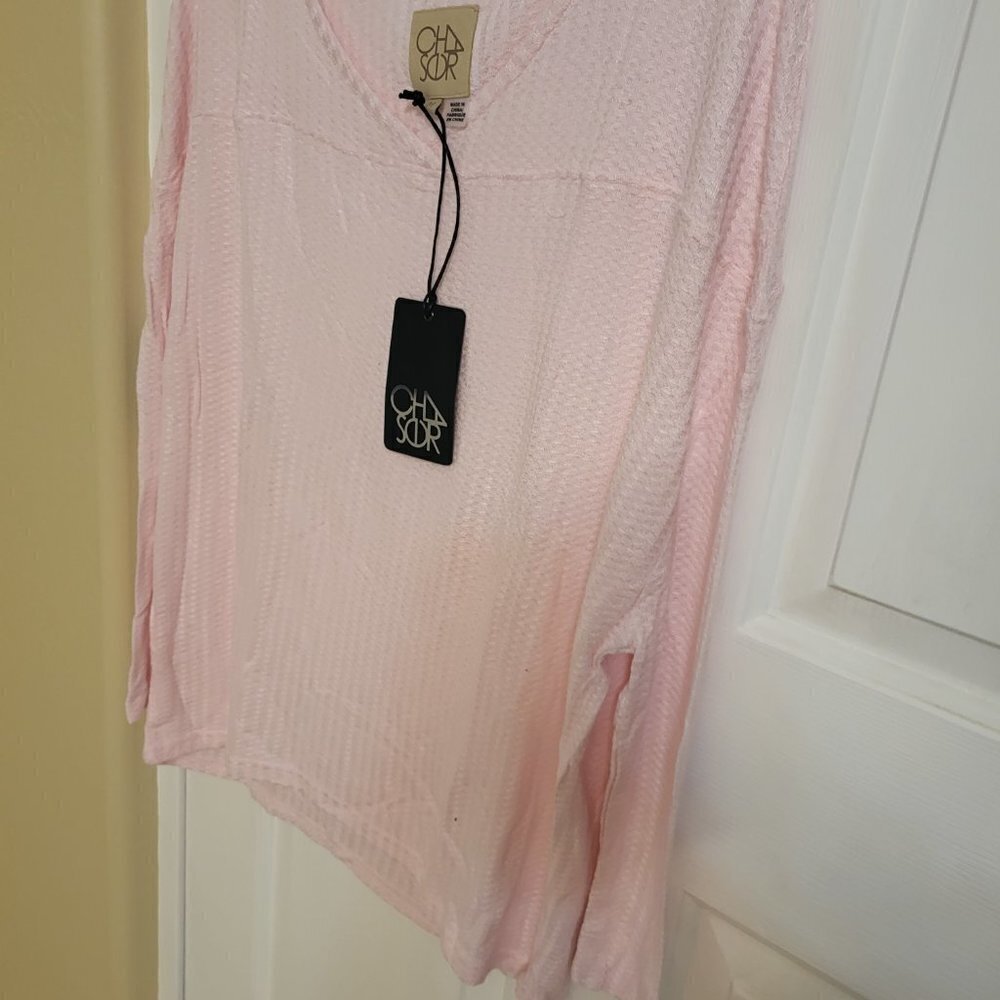 Chaser NWT Pink V-Neck Super Soft Pullover Sweater Top Size Medium - Picture 4 of 6